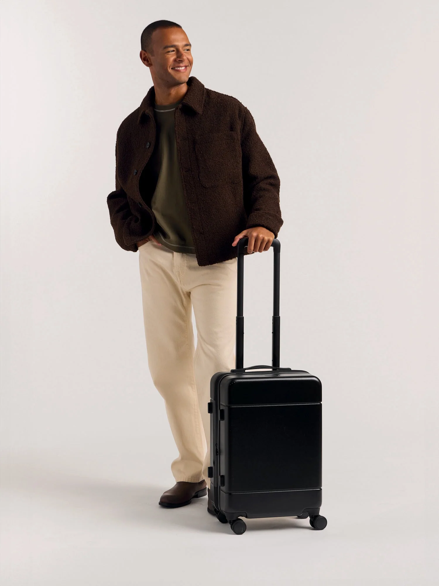 Hue Carry-On Luggage - Image 9